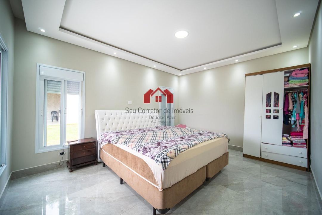 Casa de Condomínio à venda com 3 quartos, 240m² - Foto 2