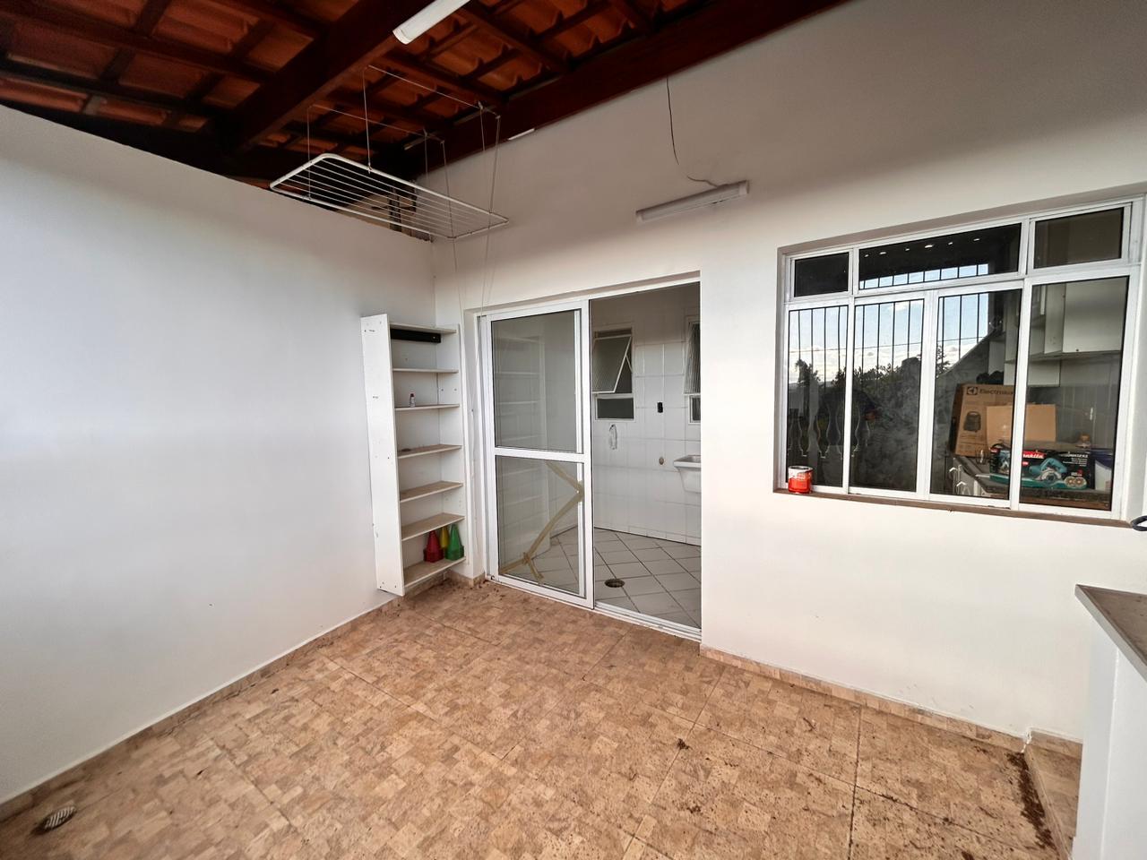 Casa à venda com 2 quartos, 62m² - Foto 11