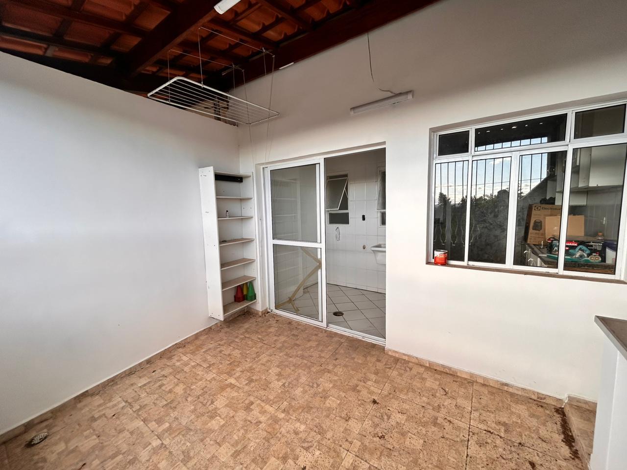 Casa à venda com 2 quartos, 62m² - Foto 12